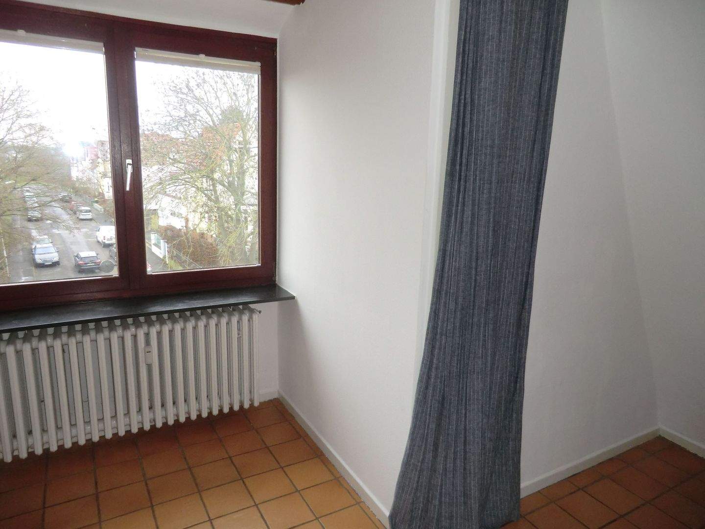 Helle lichtdurchflutende Dachgeschosswohnung – Kassel – Vorschaubild 3