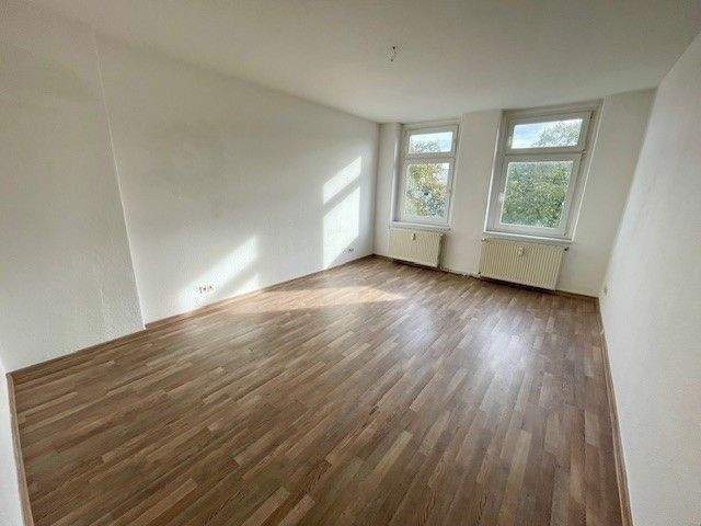 Wohnen in gemütlicher 3-Raum Dachgeschoss-Wohnung mit Einbauküche. – Magdeburg – Vorschaubild 7
