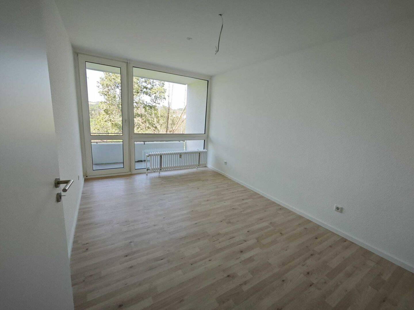 Attraktive 3-Zimmer-Wohnung in saniertem Mehrfamilienhaus - ideale Kapitalanlage! – Hamm (Sieg) – Bild 1 von 9