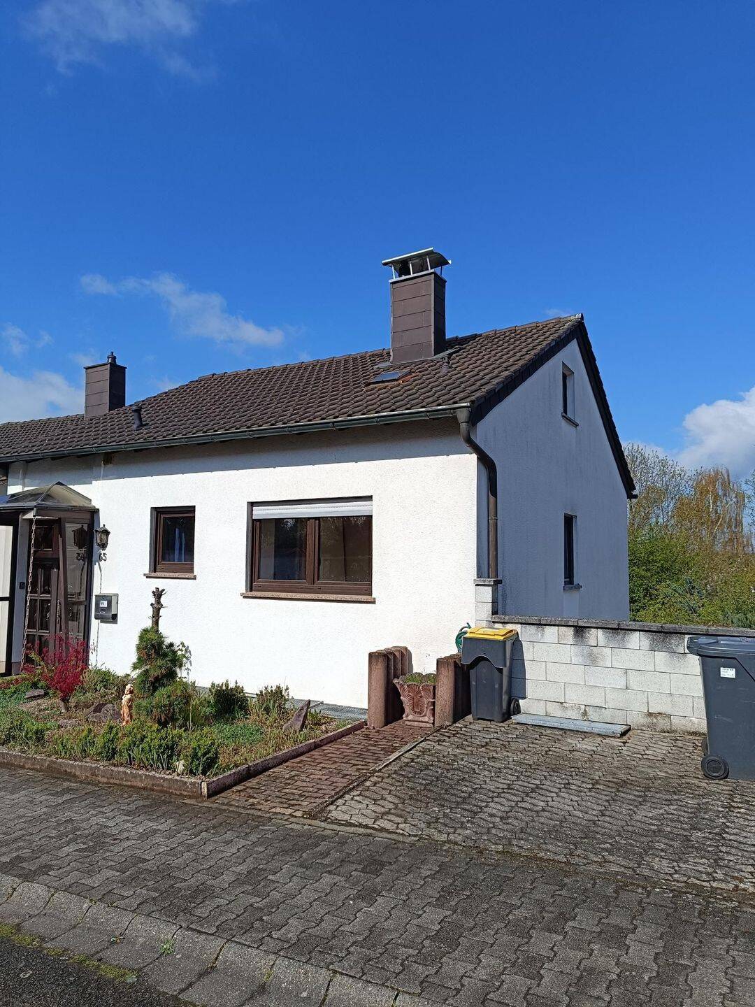 Einfamilienhaus mit Garage, Balkon, Terrasse und Garten mit schönem Fernblick, in gefragter, ruhiger Wohnlage, in 66125 Dudweiler – Saarbrücken – Vorschaubild 2