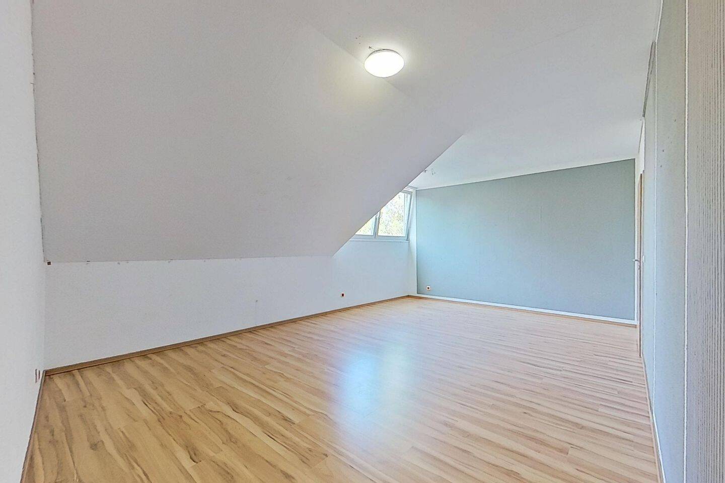 Zentral im Essener Südostviertel || charmante 3 Zimmer Dachgeschosswohnung – Essen – Vorschaubild 9