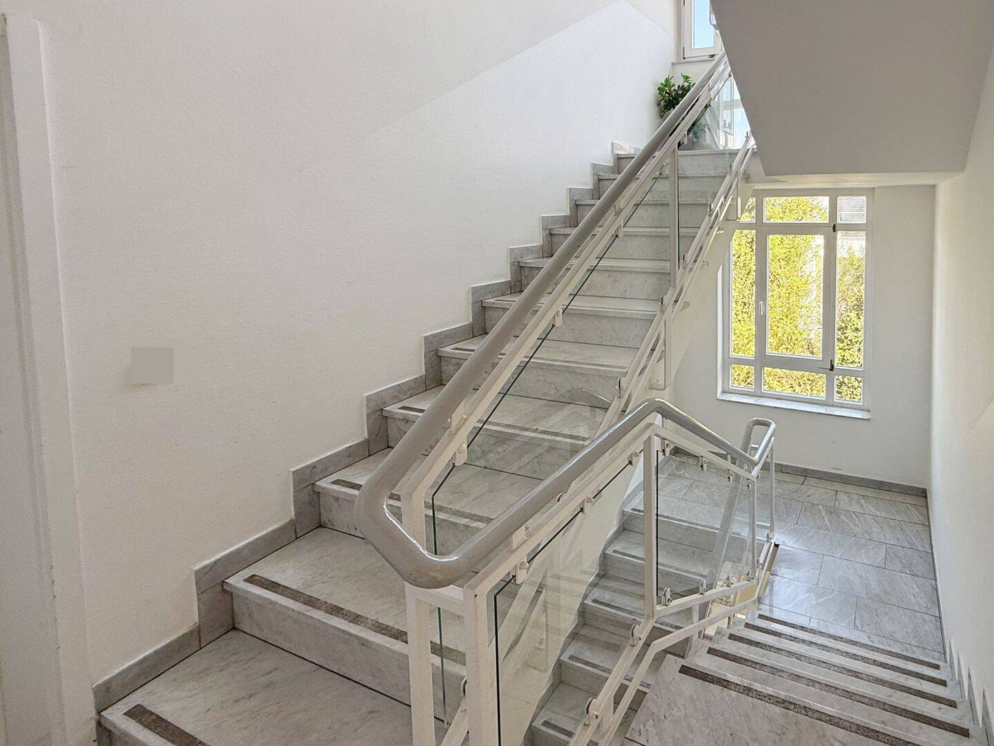 Traumhafte 3-Zimmer-Wohnung mit 2 Balkonen & TG-Stellplatz in Toplage von Berlin – Berlin – Vorschaubild 4