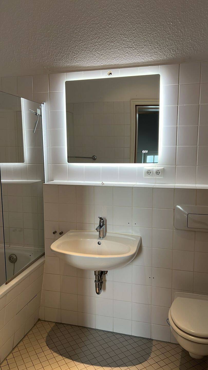 Altbau - Charme im F´hain : 2-Zimmer mit Vollbad & Balkon – Berlin – Vorschaubild 9