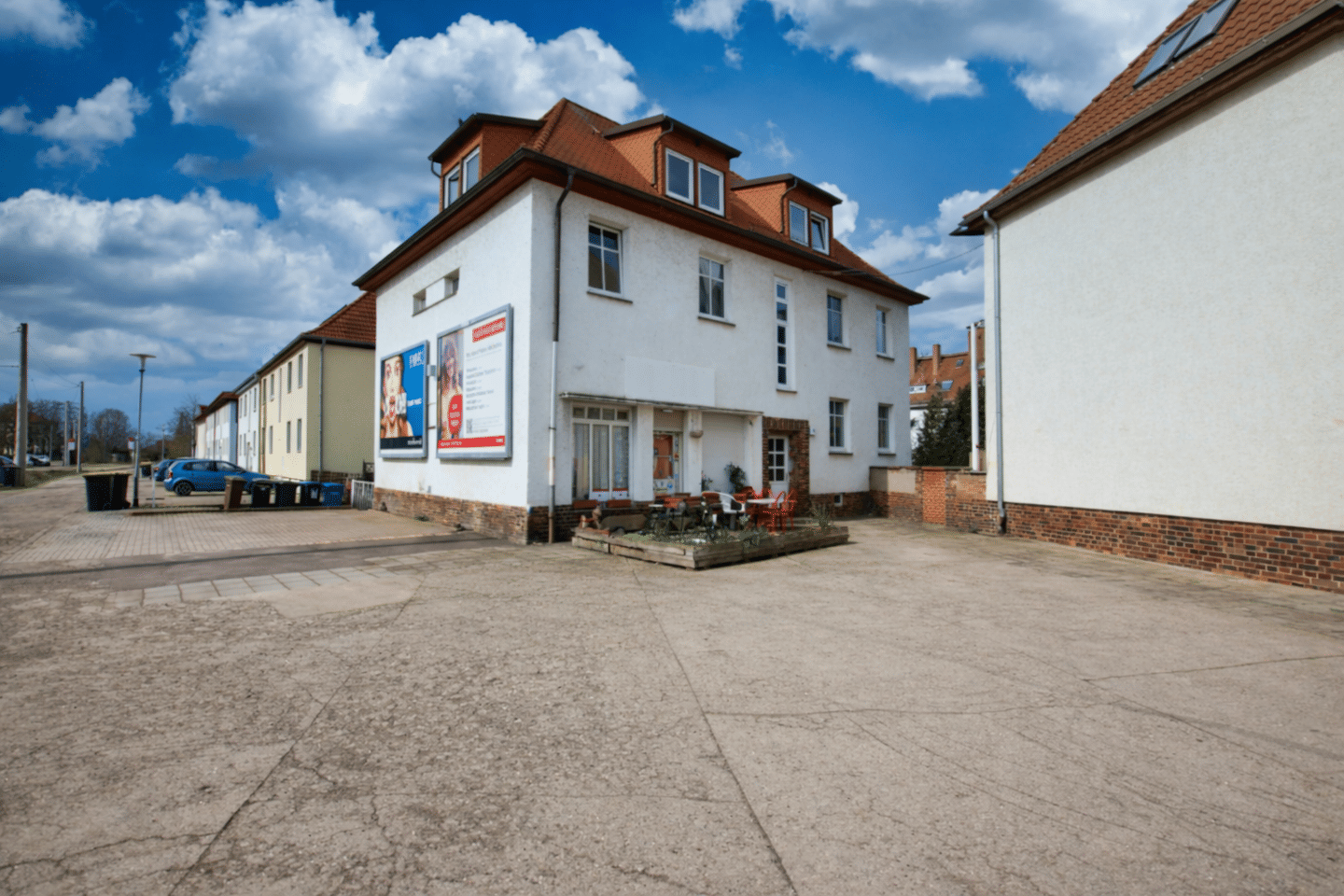 Mehrfamilienhaus mit Gewerbeeinheit und Entwicklungspotenzial – Merseburg – Merseburg – Vorschaubild 2