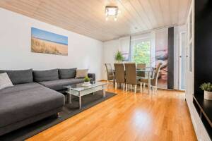 Mehr Frankfurt fürs Geld: 3-Zimmer-Wohnung mit Loggia und Blick ins Grüne – 60437 Frankfurt am Main – Vorschaubild 2