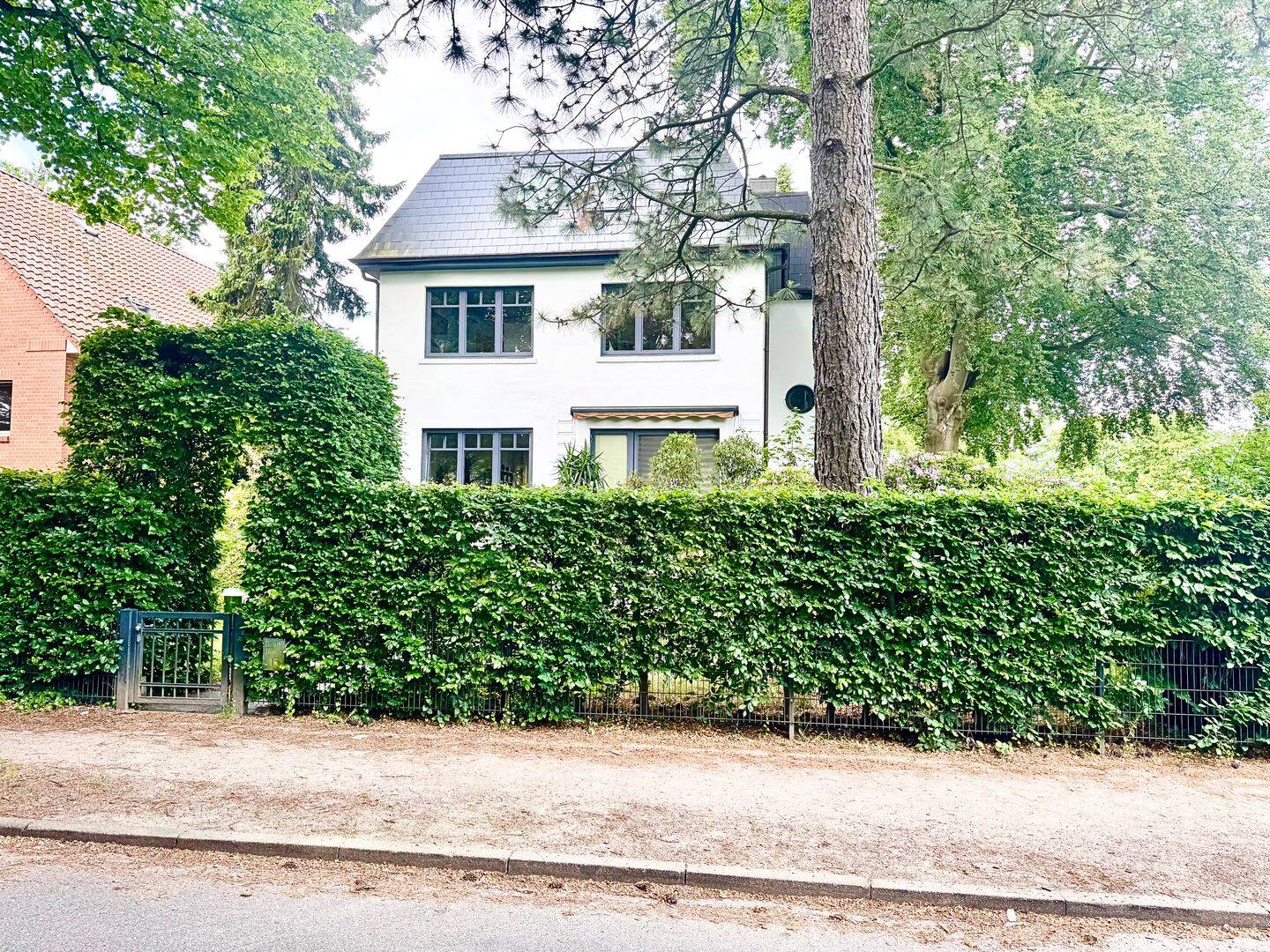 Villa in Toplage nahe der Elbe - flexibel nutzbar und familienfreundlich – Hamburg – Bild 1 von 9