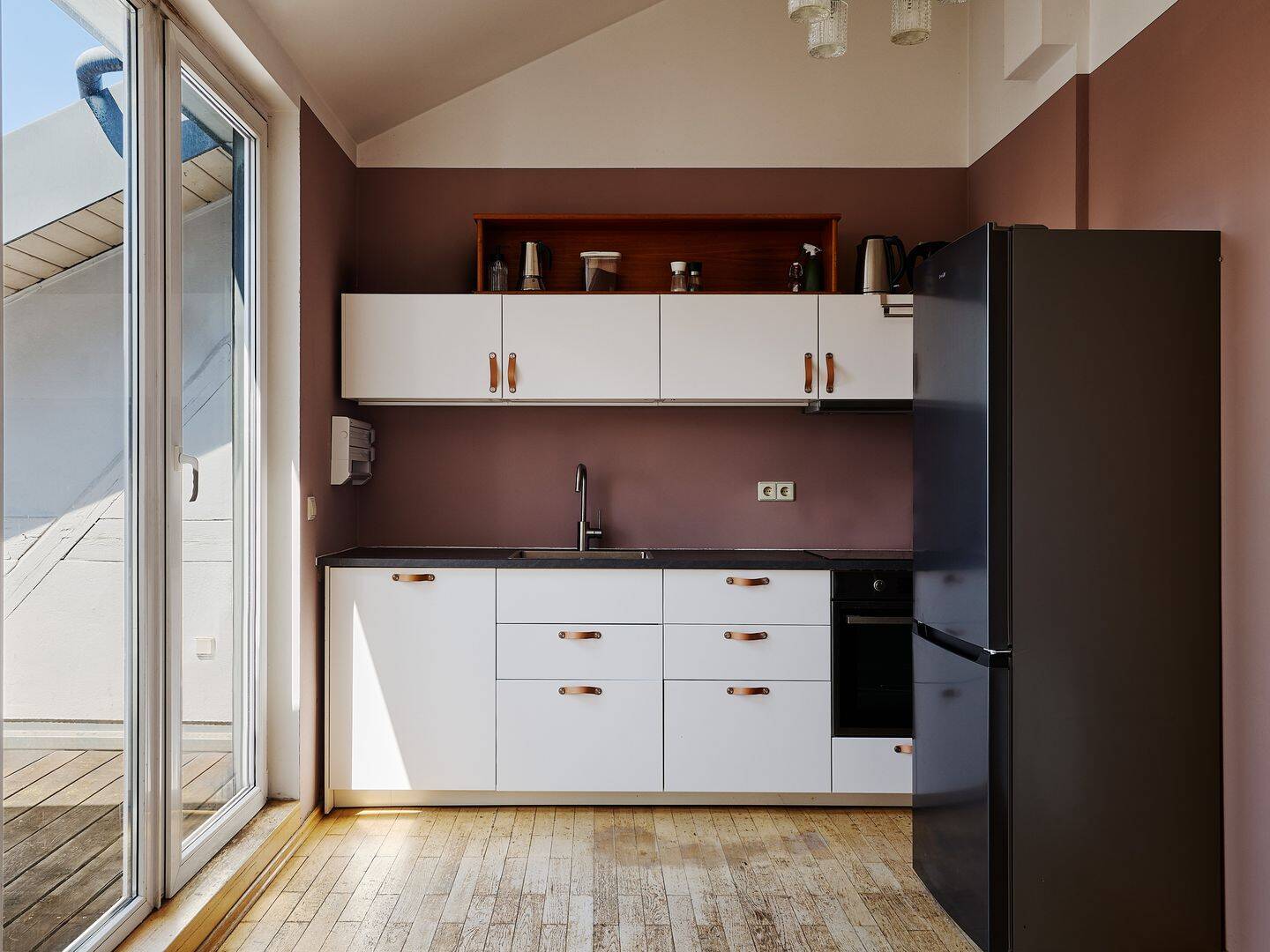 Modernes Dachgeschoss mit 2 Zimmern, Terrasse und offenem Wohnkonzept – Berlin – Vorschaubild 2