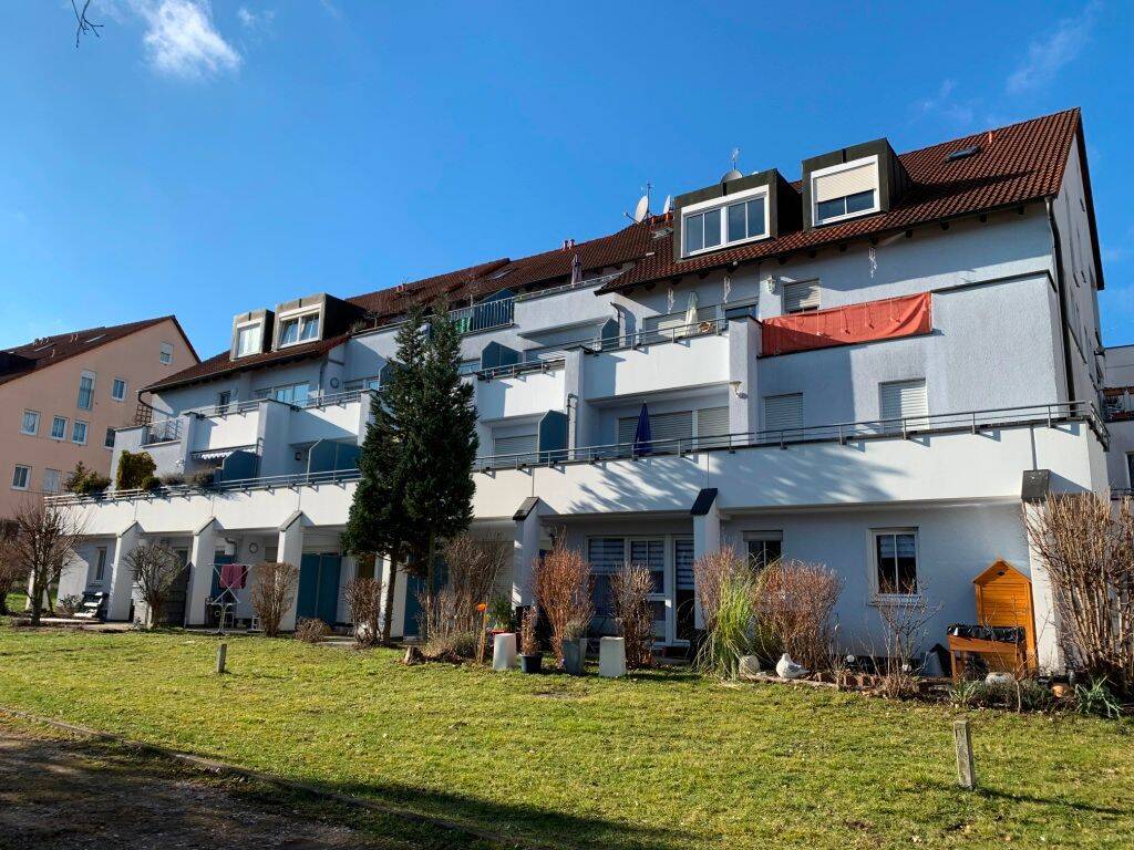Top renovierte und möblierte 2-Zimmer-Wohnung mit Balkon und Tiefgaragenstellplatz – Nürnberg – Vorschaubild 3