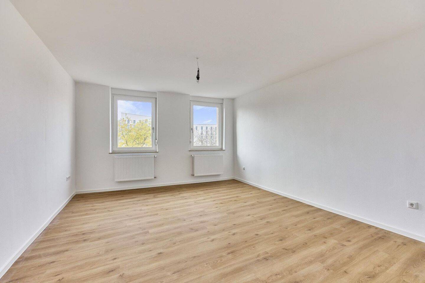 Bezugsfrei: 2-Zi.-Whg. mit sep. Küche und Fensterbad - WG - tauglich