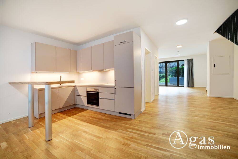 Großzügige Maisonette Wohnung mit 6 Zimmern, ca. 158m², EBK, Fußbodenheizung und Terrasse in Mitte!