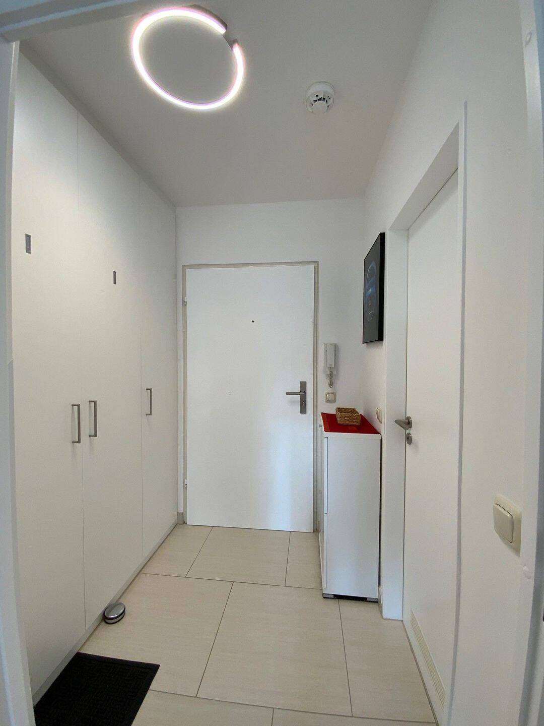 Hochwertig voll möblierte 1-Zimmer-Wohnung mit Balkon in München-Bogenhausen – München – Vorschaubild 2