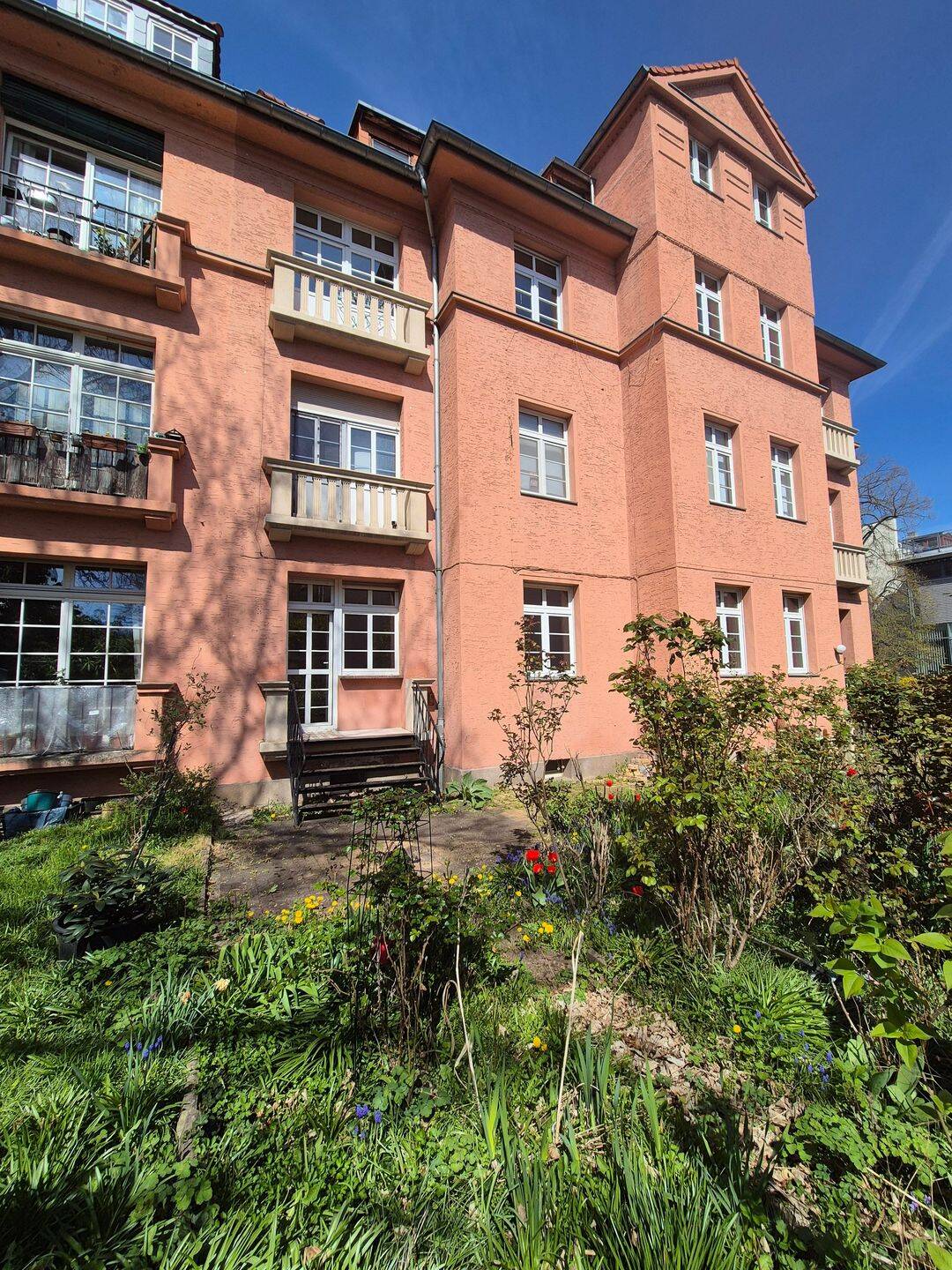 Stilvoll sanierte 3-Zimmer-Wohnung mit Privatgarten - Erstbezug nach Sanierung