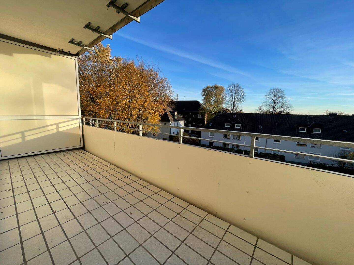 *Erstbezug nach Kernsanierung mit Balkon und Tageslichtbad*