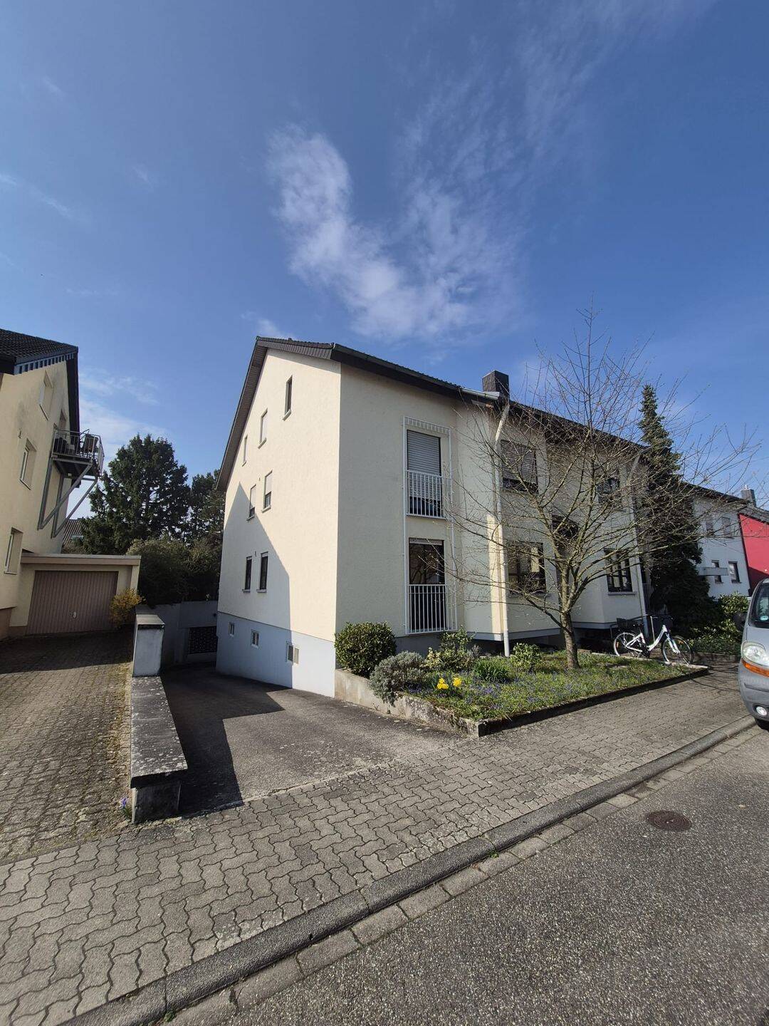 Super PREIS!! ruhige Lage mit Dachterrasse und EBK (TG zusätzlich) zum TOP Preis