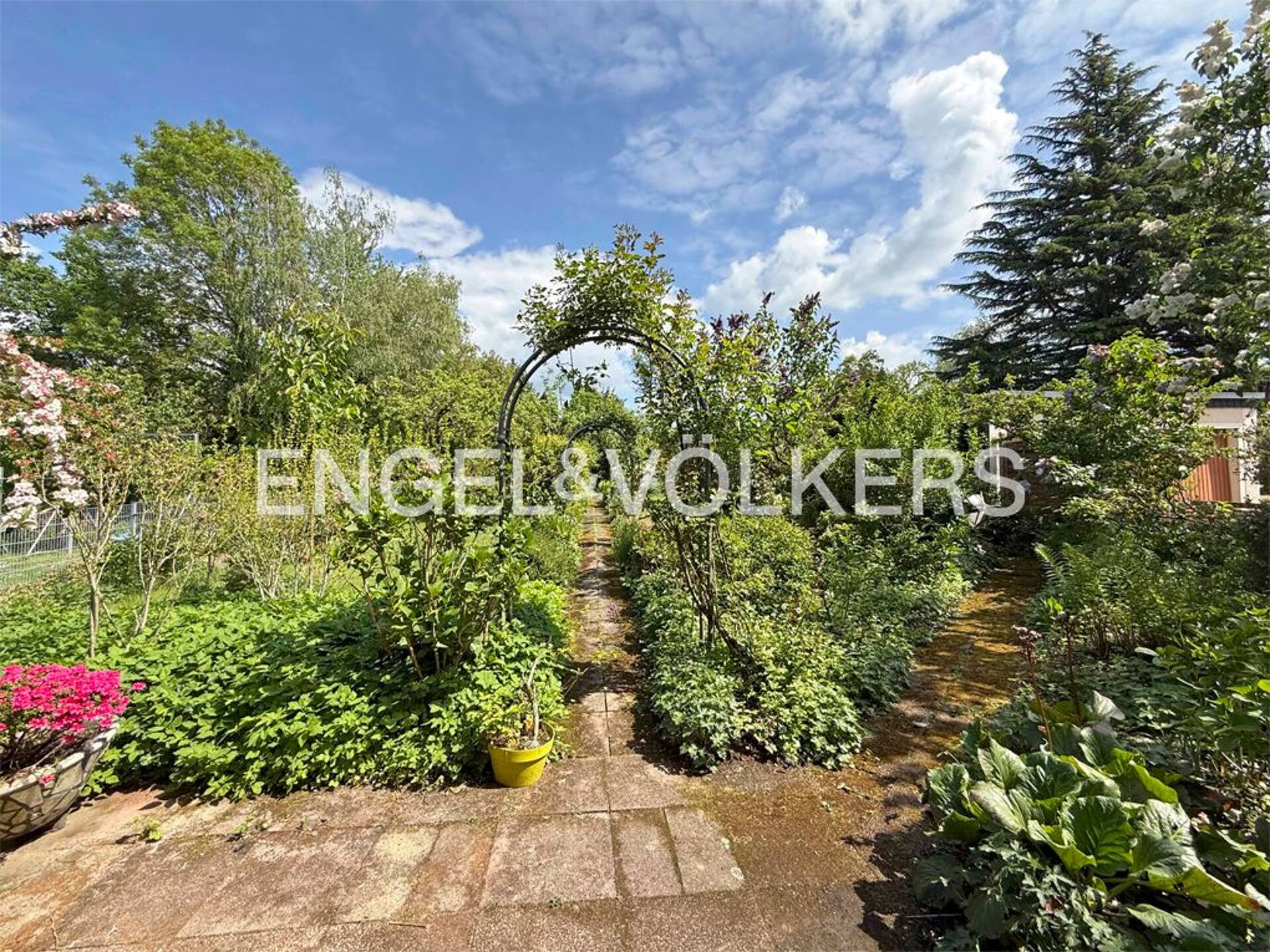 Haus in 56077 Koblenz mit 235 m² kaufen