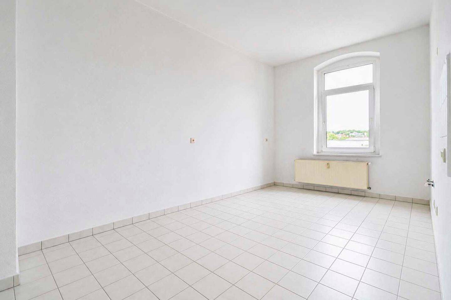 *Bezugsfrei, WG- tauglich & in Uni-Nähe* 2- Zi. mit großem Tageslichtbad und Wohnküche – Chemnitz – Vorschaubild 3