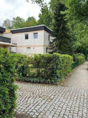 Vermietete, sehr nette 1- Zi-Whg mit Schlafniesche, großer Balkon + Tiefgaragenplatz – 14109 Berlin – Vorschaubild 1