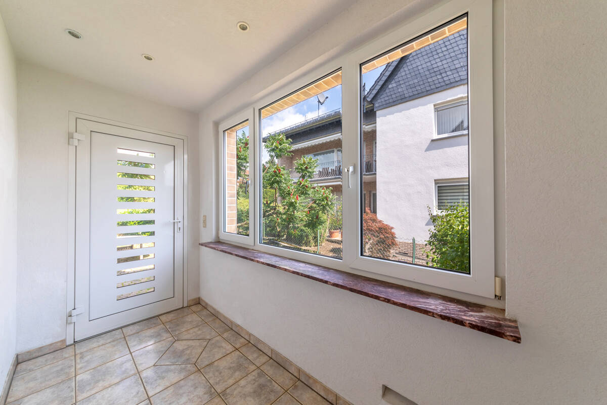 EIN- ODER ZWEIFAMILIENHAUS! mit ca. 151 m² Wohnfläche, 590 m² Grundstück, und eine XL-Doppelgarage – Aarbergen – Vorschaubild 6