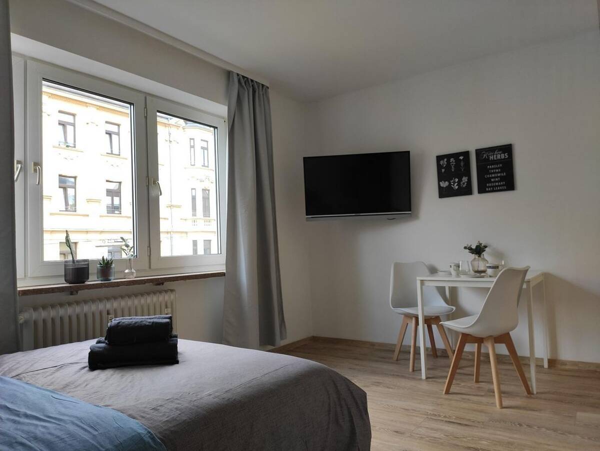 Möbliertes Apartment in herrausragender Lage – 86152 Augsburg – Bild 1 von 4