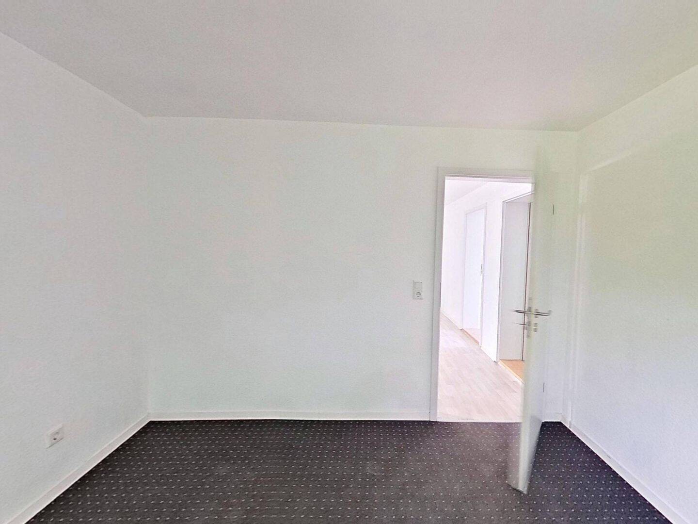 Große 6-Zimmer Wohnung mit EBK, Terrasse und privatem Garten – Krakow am See – Vorschaubild 8