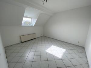*Nähe Klinikum-Leverkusen* 2- Zimmer Dachgeschoss - Wohnung ohne Balkon – 51375 Leverkusen – Vorschaubild 3