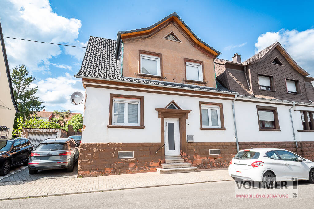 GEPFLEGT - saniertes Einfamilienhaus mit Garten und Terrasse in zentraler Lage von Bexbach! – Bexbach – Bild 1 von 9