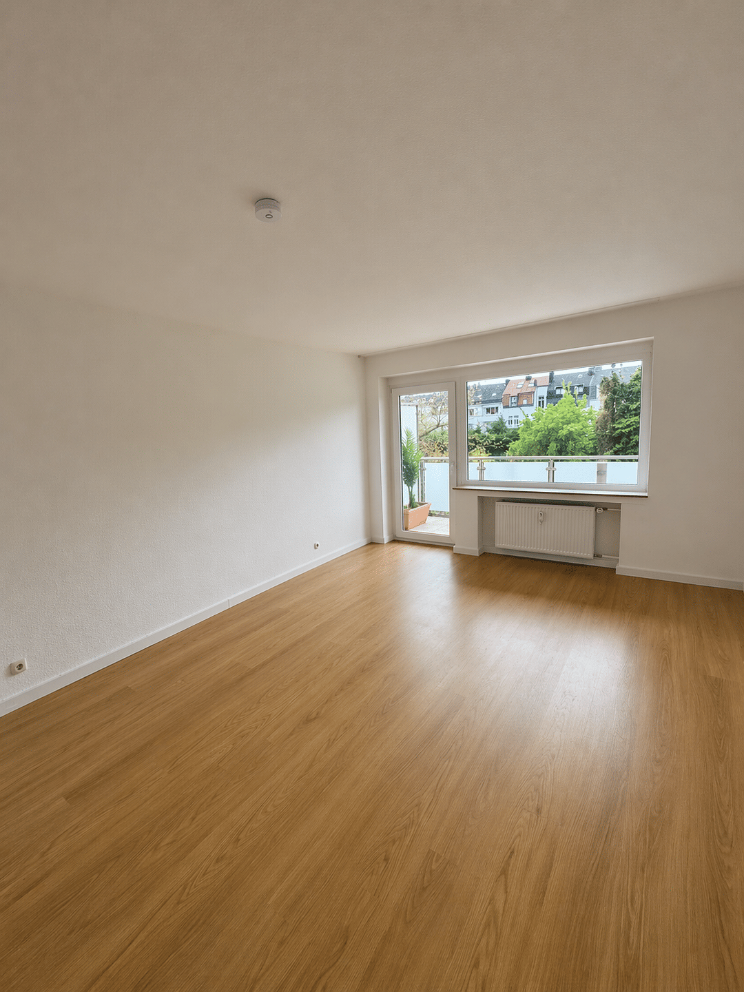 Helle 2-Zimmer-Wohnung in ruhiger Südlage mit Balkon und Parkblick - zentral gelegen