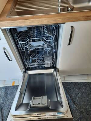 Frisch kernsanierte 2,5-Zimmer-Wohnung mit hochwertiger Ausstattung und traumhaftem Ausblick (teil oder vollmöbliert) – 70567 Stuttgart – Vorschaubild 4