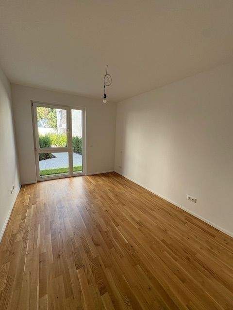 DEN SOMMER IM EIGENEN GARTEN GENIESSEN! Helle 3-Zi-Whg. mit Einbauküche und Privatgarten! – Nürnberg – Vorschaubild 4