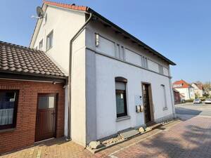 Ebenerdiger Wohnraum mit Gartenoase mitten in Varel ! PLUS Historisches Zweifamilienhaus mit 1.200 Mieteinnahmen im Monat! – 26316 Varel – Vorschaubild 2