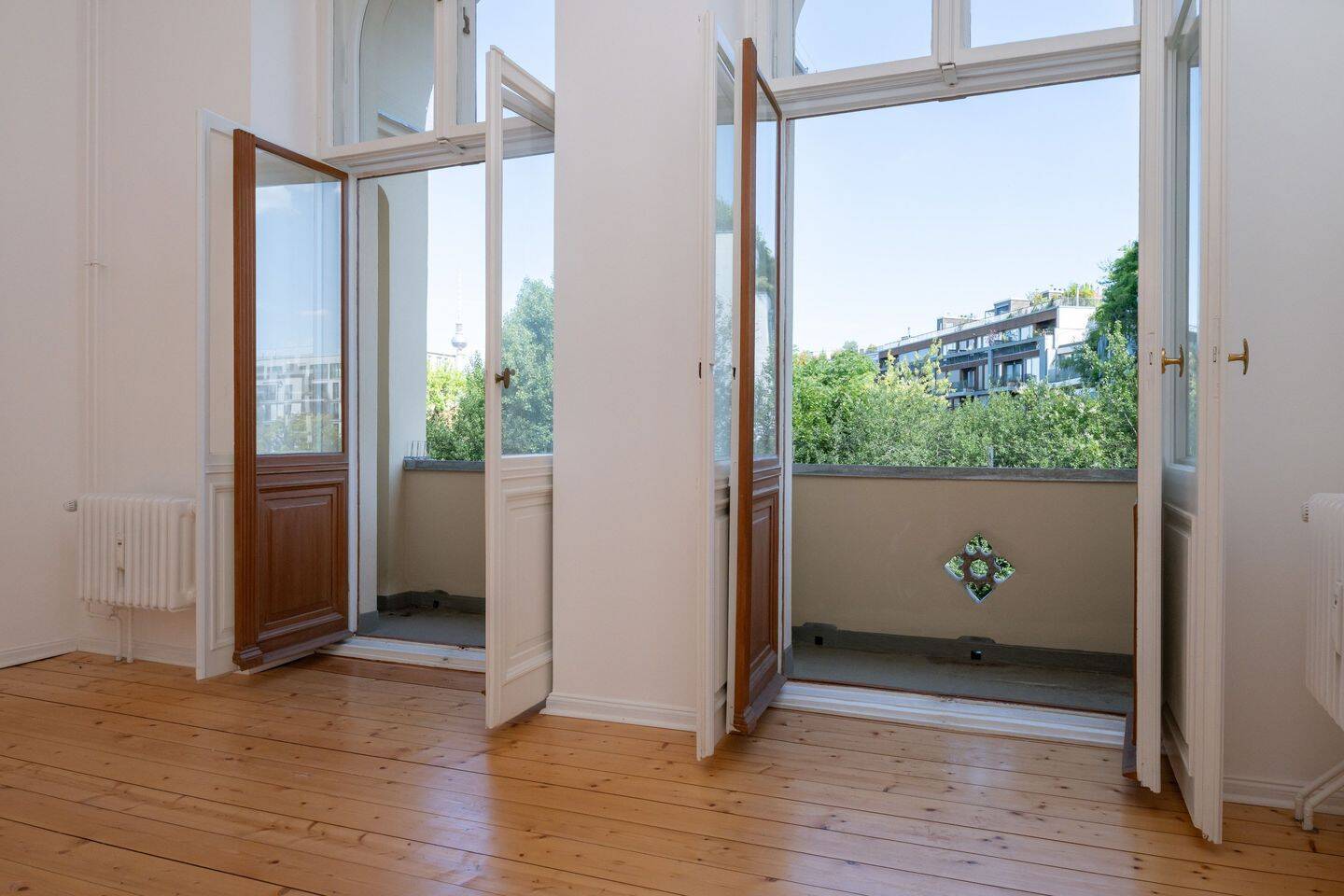 5-Zimmer-Altbauwohnung mit Kachelöfen & Stuck - 144 m² in Top-Lage – Berlin – Vorschaubild 3