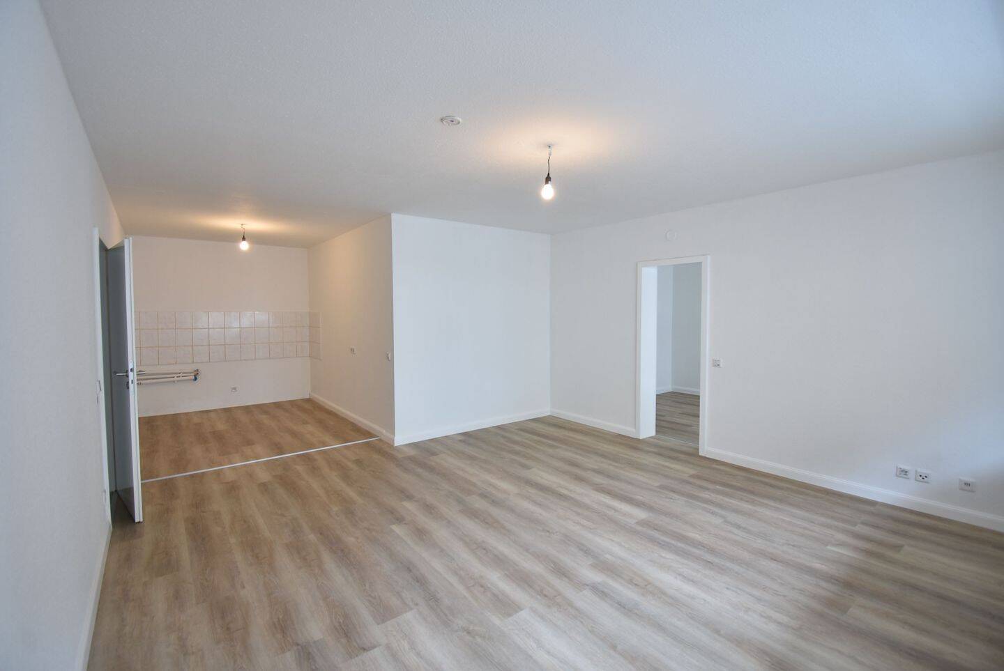 Erstbezug! Bezugsfreie 3-Zimmer-Whg mit Balkon