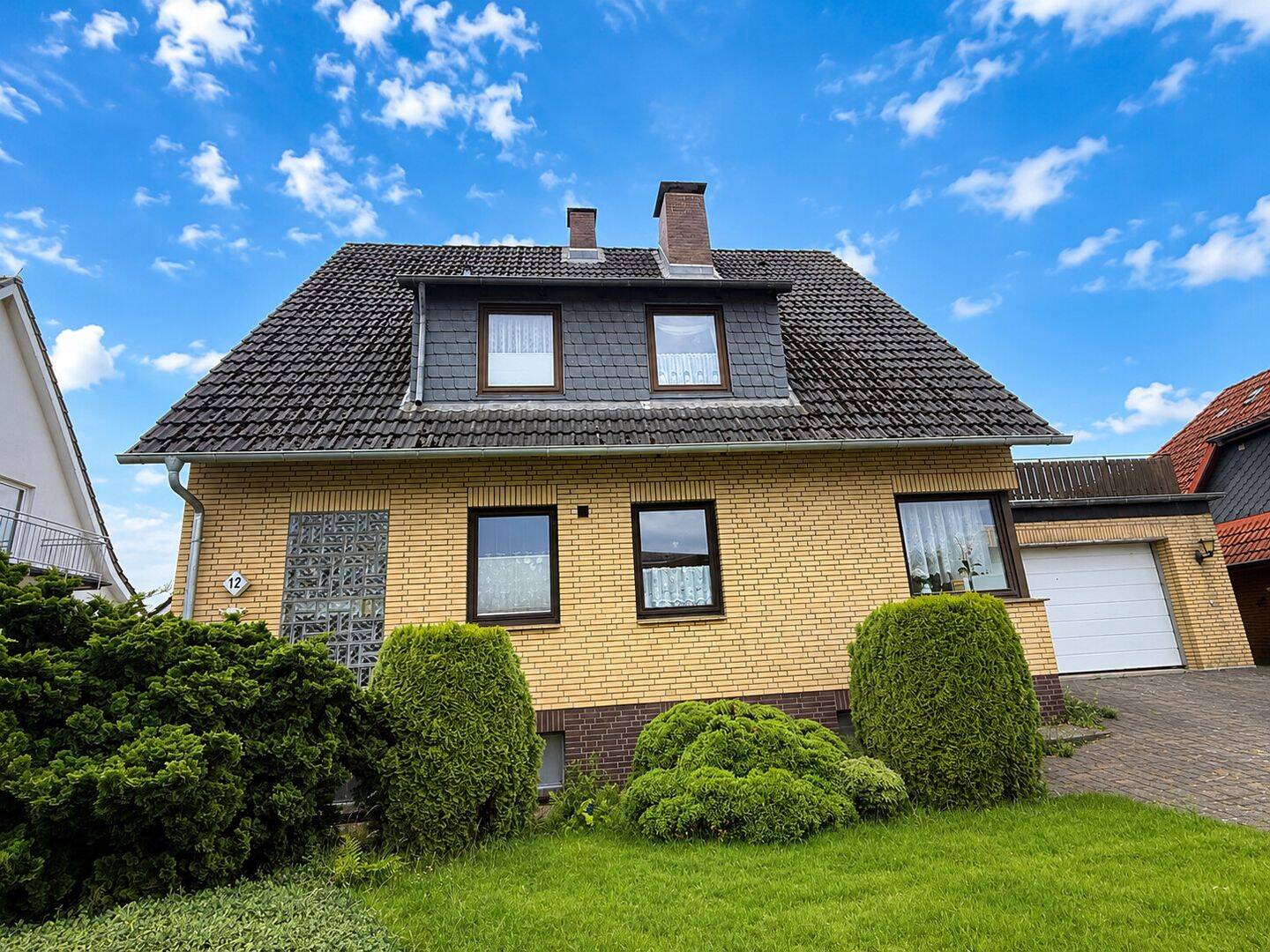 Zweifamilienhaus in ruhiger Wohnlage mit großem Garten und Garage in HH-Sinstorf