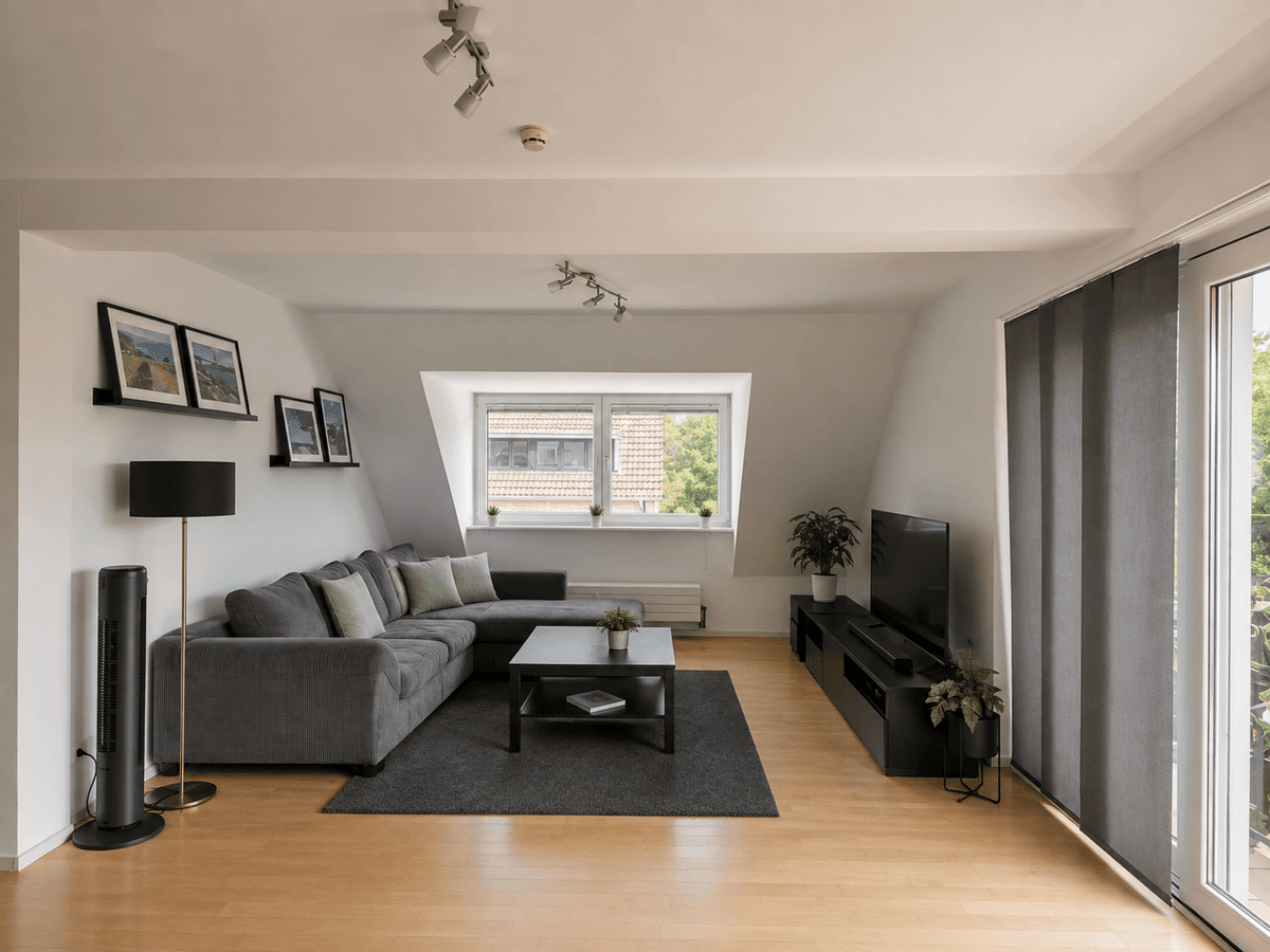 Großzügiges Wohnen mit Stil-4 Zimmer Wohnung mit Balkon, Kamin und Klimaanlage in Buchholz – 47249 Duisburg – Bild 1 von 9