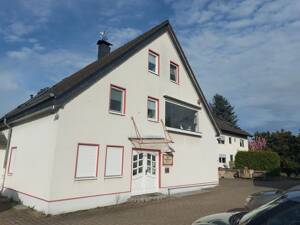 Einfamilienhaus · 180 qm · m. Sout. WHG in Lev.-Berg. Neukirchen