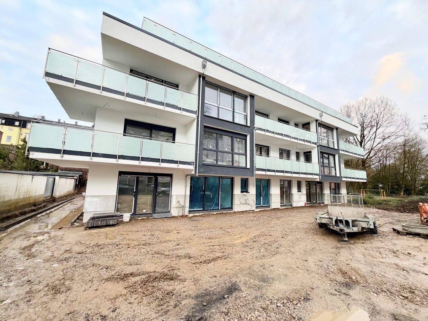 Barrierefreie 2 - Zimmer Neubau - Wohnung mit Balkon und Tiefgaragen Stellplatz