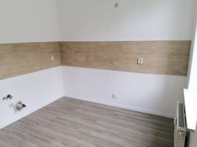 !! 4-Raum-Wohnung mit 2 Bädern, Laminat und Balkon !! – Chemnitz – Vorschaubild 4