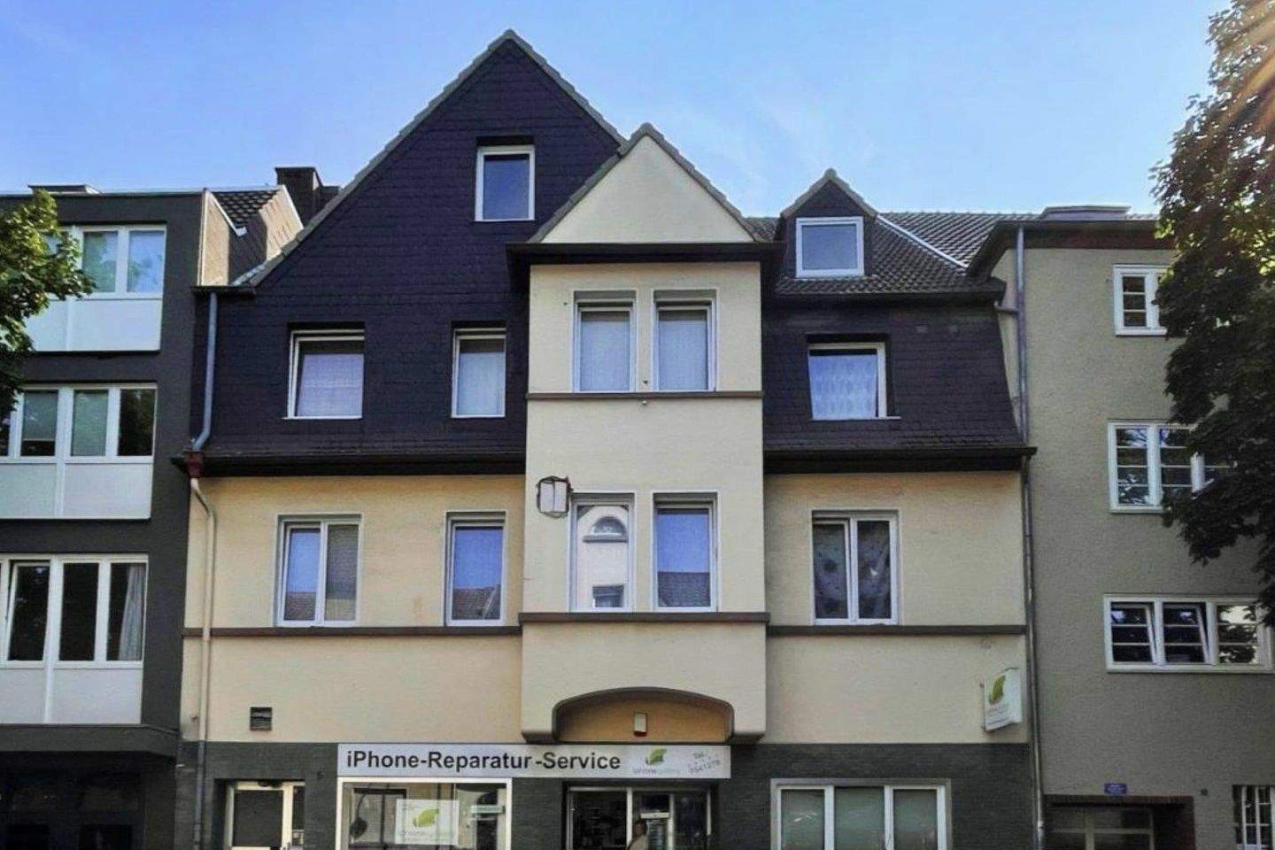 Kernsaniertes und sehr gut vermietetes Mehrfamilienhaus mit Gewerbe.
