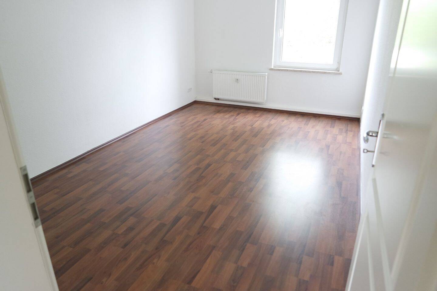 Eutritzsch - schöne Singlewohnung mit Tageslichtbad und schickem Fussboden in verkehrsgünstiger Lage – Leipzig – Vorschaubild 3