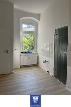 Eindrucksvolle Familienwohnung mit Wintergarten und Balkon in elbnaher Umgebung! – 1279 Dresden – Vorschaubild 7