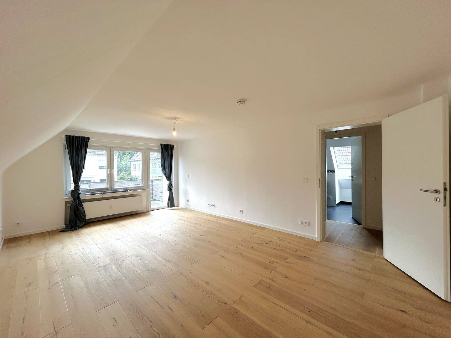 Renovierte 4 Zimmerwohnung mit hochwertiger Ausstattung! – Hannover – Vorschaubild 2