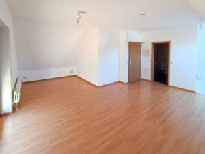 1-Raum-Dachgeschosswohnung *36 m²* *Balkon & PKW-Stellplatz* ideal für Studenten & Berufstätige – 1156 Dresden – Vorschaubild 3