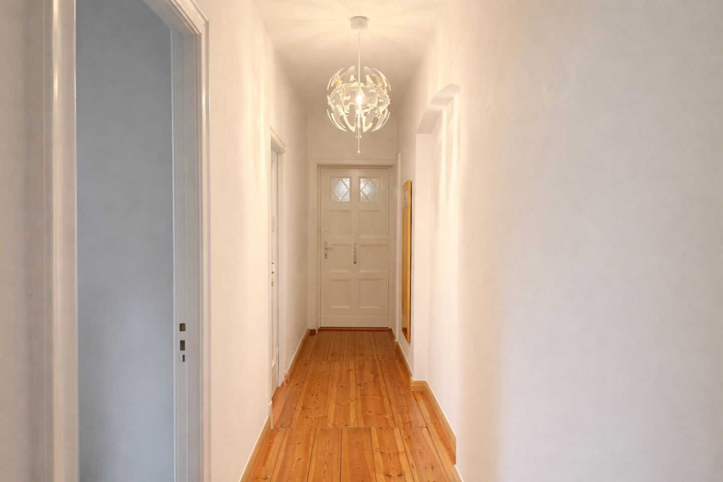 Bezugsfrei: 2-Zimmer-Altbaucharme mit sonnigem Balkon zum Innenhof in Steglitz – Berlin – Vorschaubild 3