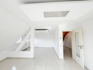 Helle und großzügige 3,5-Zimmer Maisonettewohnung mit EBK und Balkon! – 70327 Stuttgart – Vorschaubild 6