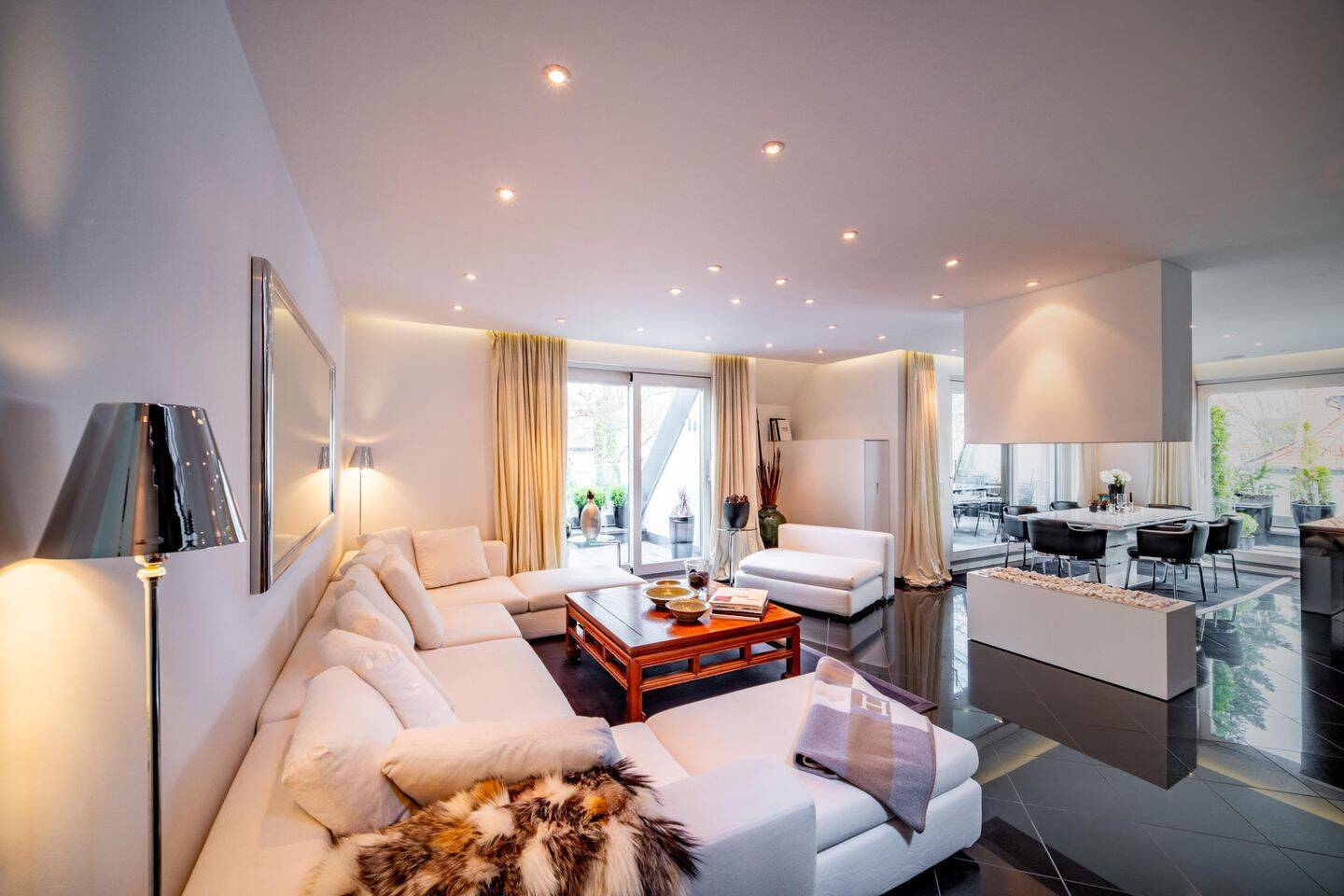 Pure Eleganz: Luxuriöse 4-Zimmer-Maisonette mit privatem Liftzugang – München – Vorschaubild 3