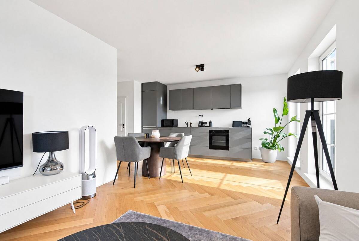 Hochwertig modernisierte Endetagenwohnung in begehrter Wohnlage - provisionsfrei – 51109 Köln – Bild 1 von 9