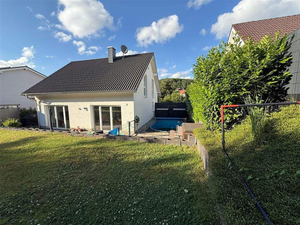 Modernes Einfamilienhaus in energieeffizienter Bauweise / Garten und Außenpool – Völklingen – Vorschaubild 4