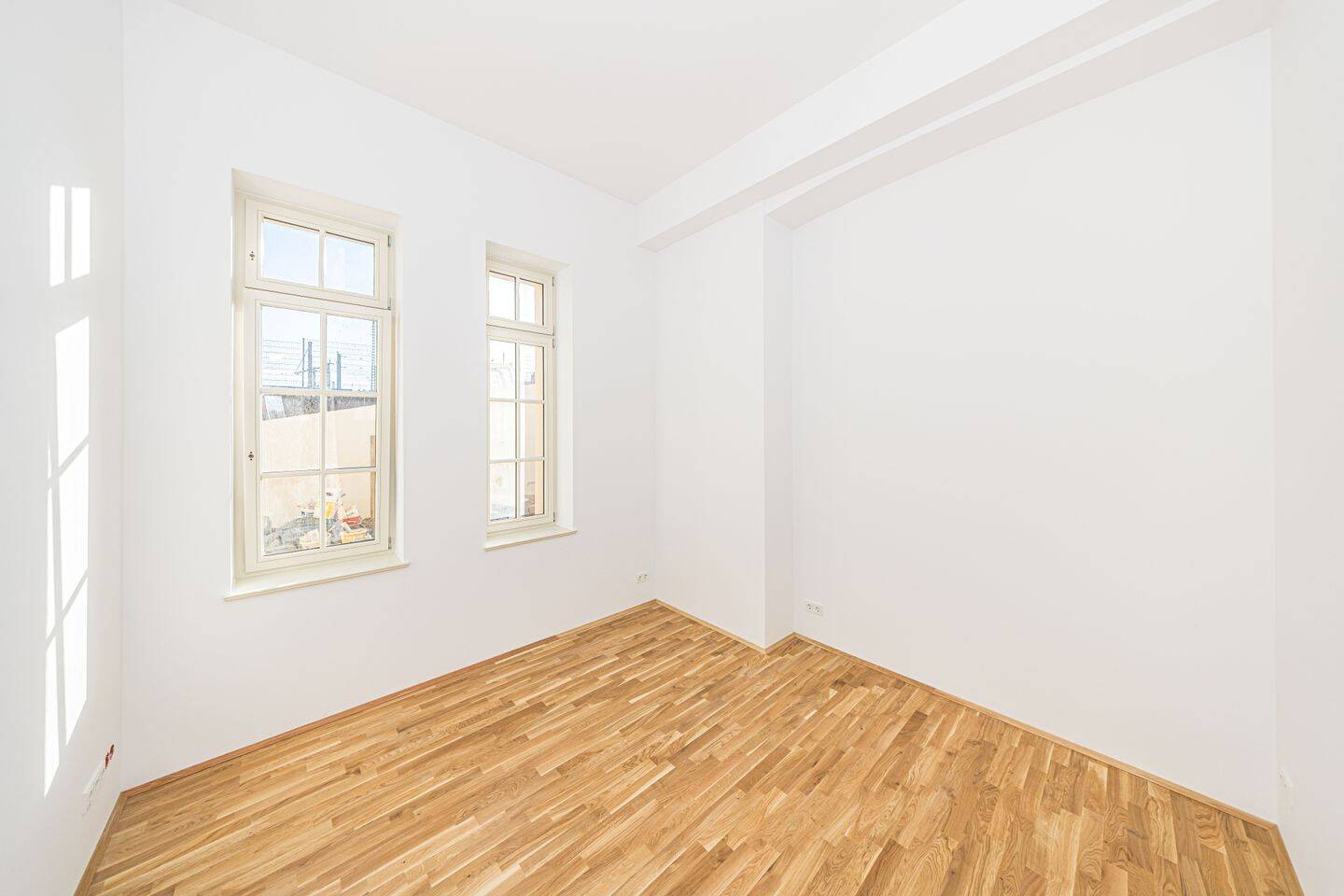 * Super Grundriss * großer Wohn- Essbereich * Doppeltür * Bad mit Du.+ Wanne * TG * – Chemnitz – Vorschaubild 2