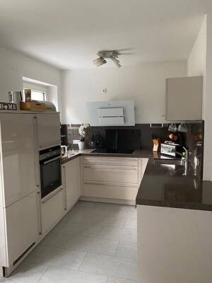 renovierte Wohnung mit Balkon und Blick ins Grüne – 45143 Essen – Vorschaubild 1