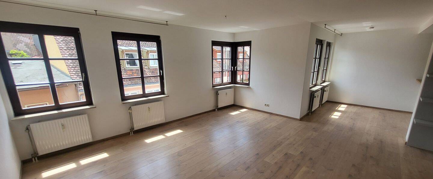 Exklusives Wohnen über den Dächern der Nürnberger Altstadt – Stillvolle 3-Zimmerwohnung ! – Nürnberg – Vorschaubild 2